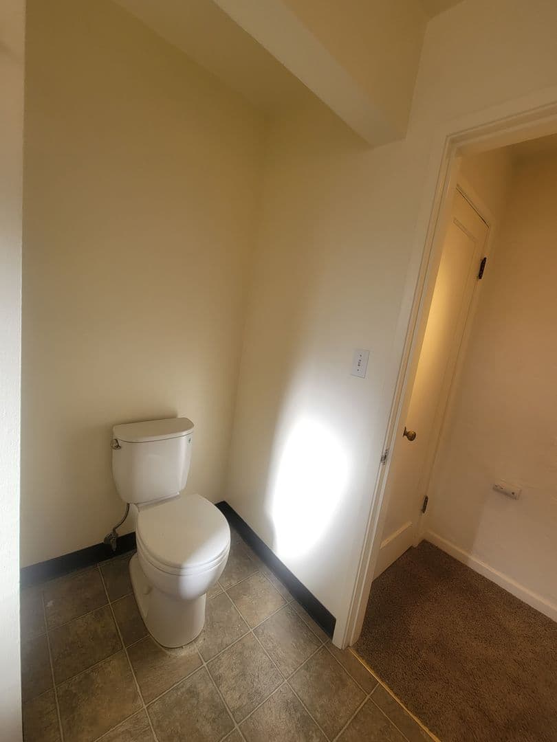 Portland Apartment: 815 SE 42nd Ave