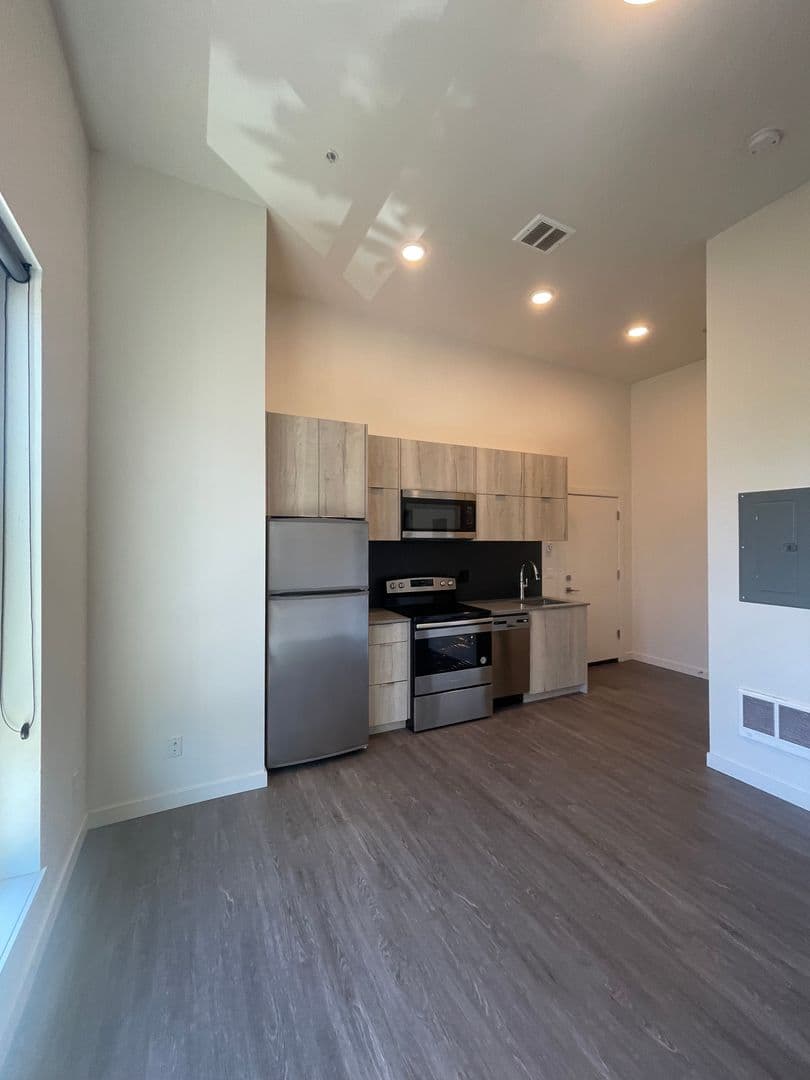Portland Apartment: 1525 N Webster St.