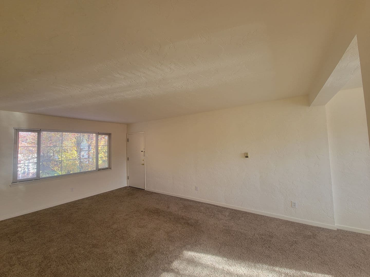 Portland Apartment: 815 SE 42nd Ave