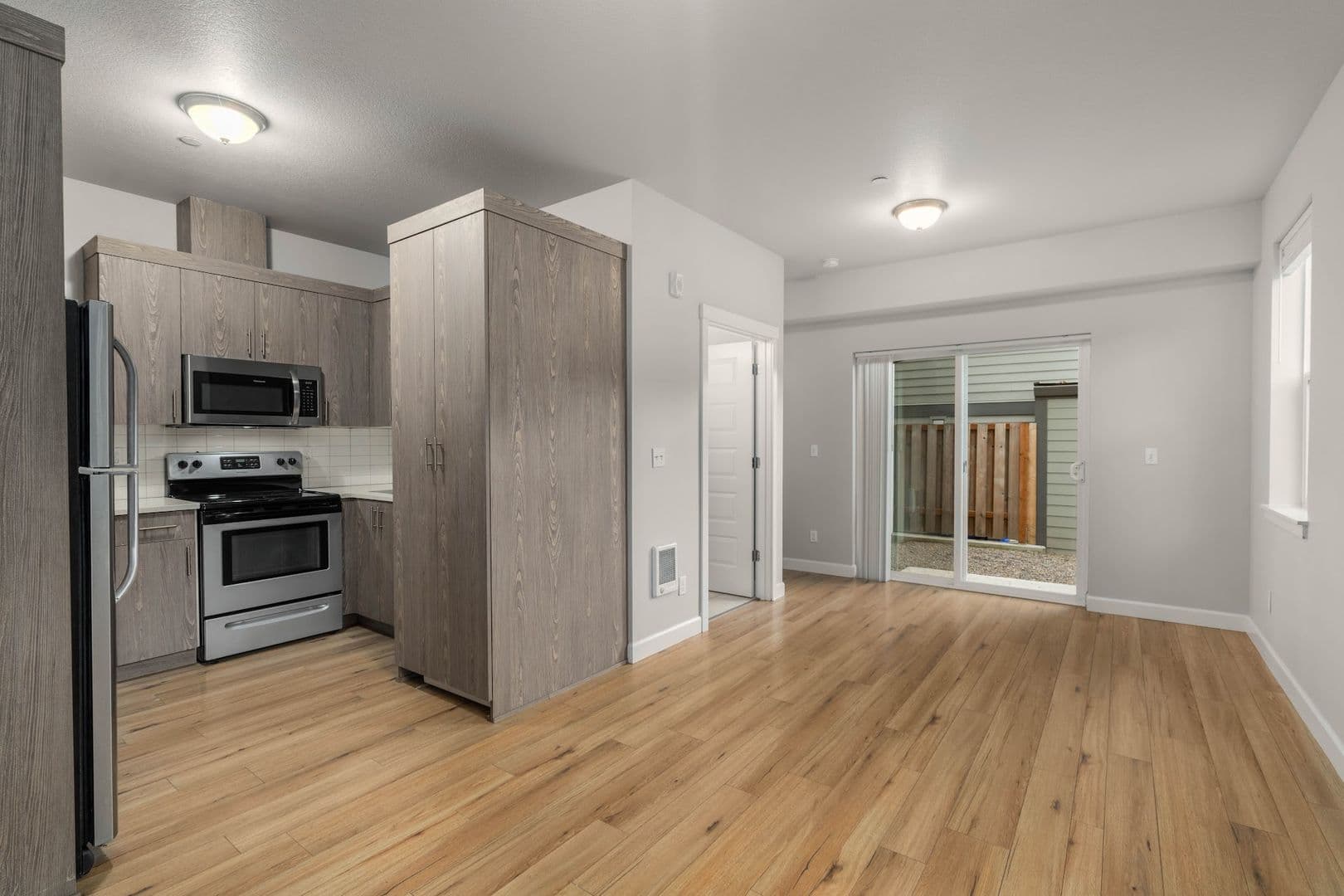 Portland Apartment: 424 NE Stafford St