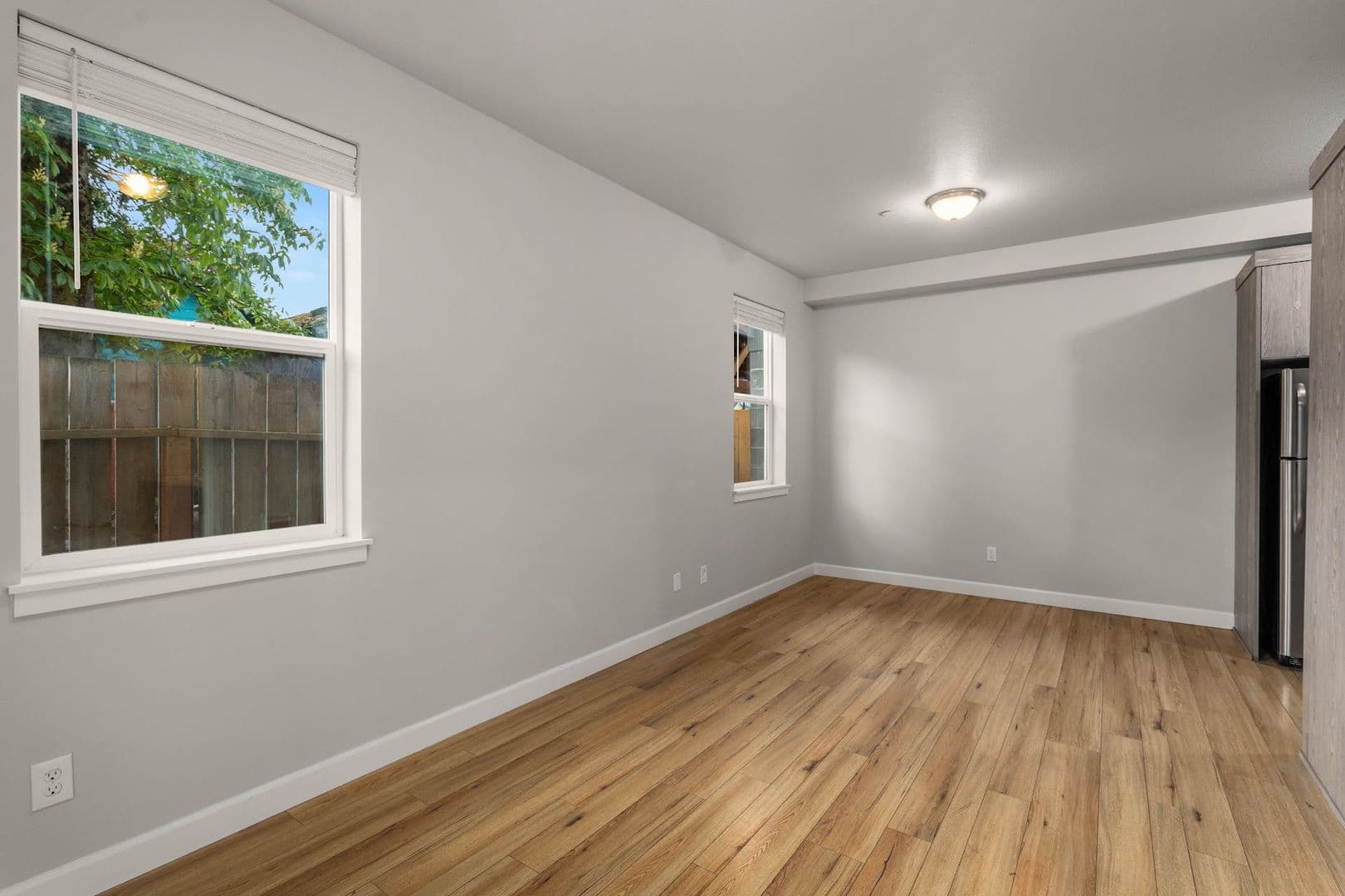 Portland Apartment: 424 NE Stafford St