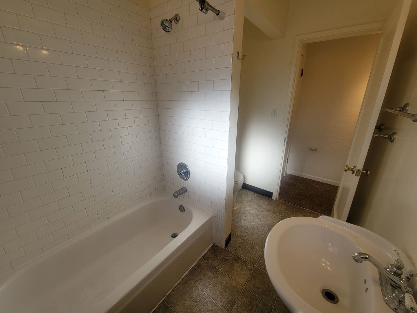 Portland Apartment: 815 SE 42nd Ave