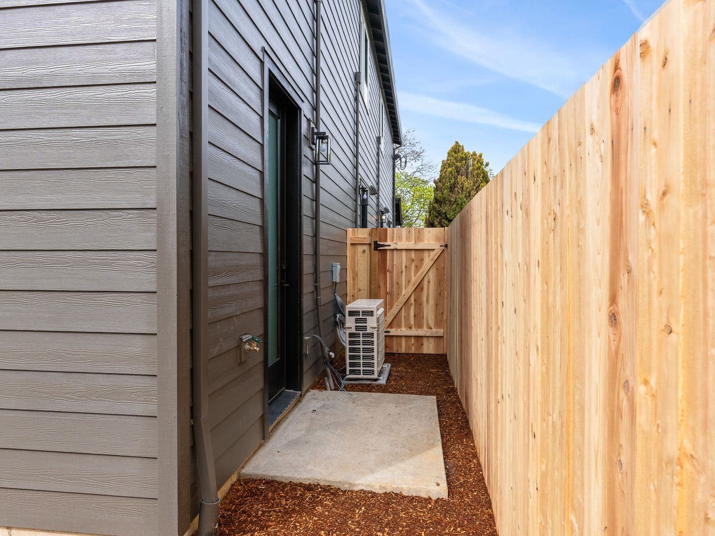 Portland Apartment: 4822 SE 62nd Ave.