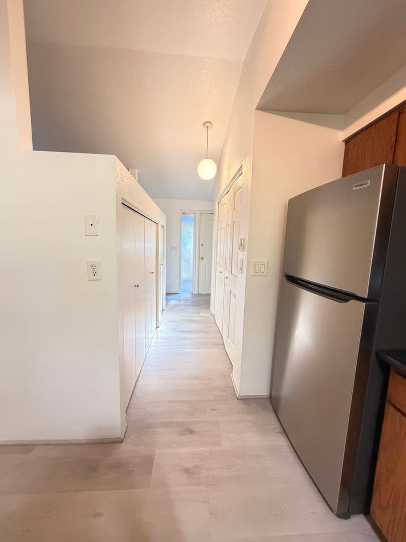 Lake Oswego Apartment: 6951-6957 Montauk Circle