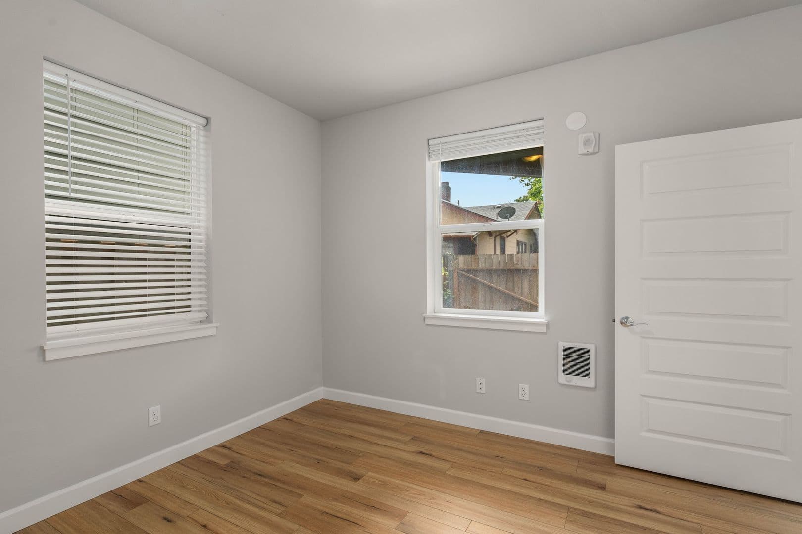 Portland Apartment: 424 NE Stafford St