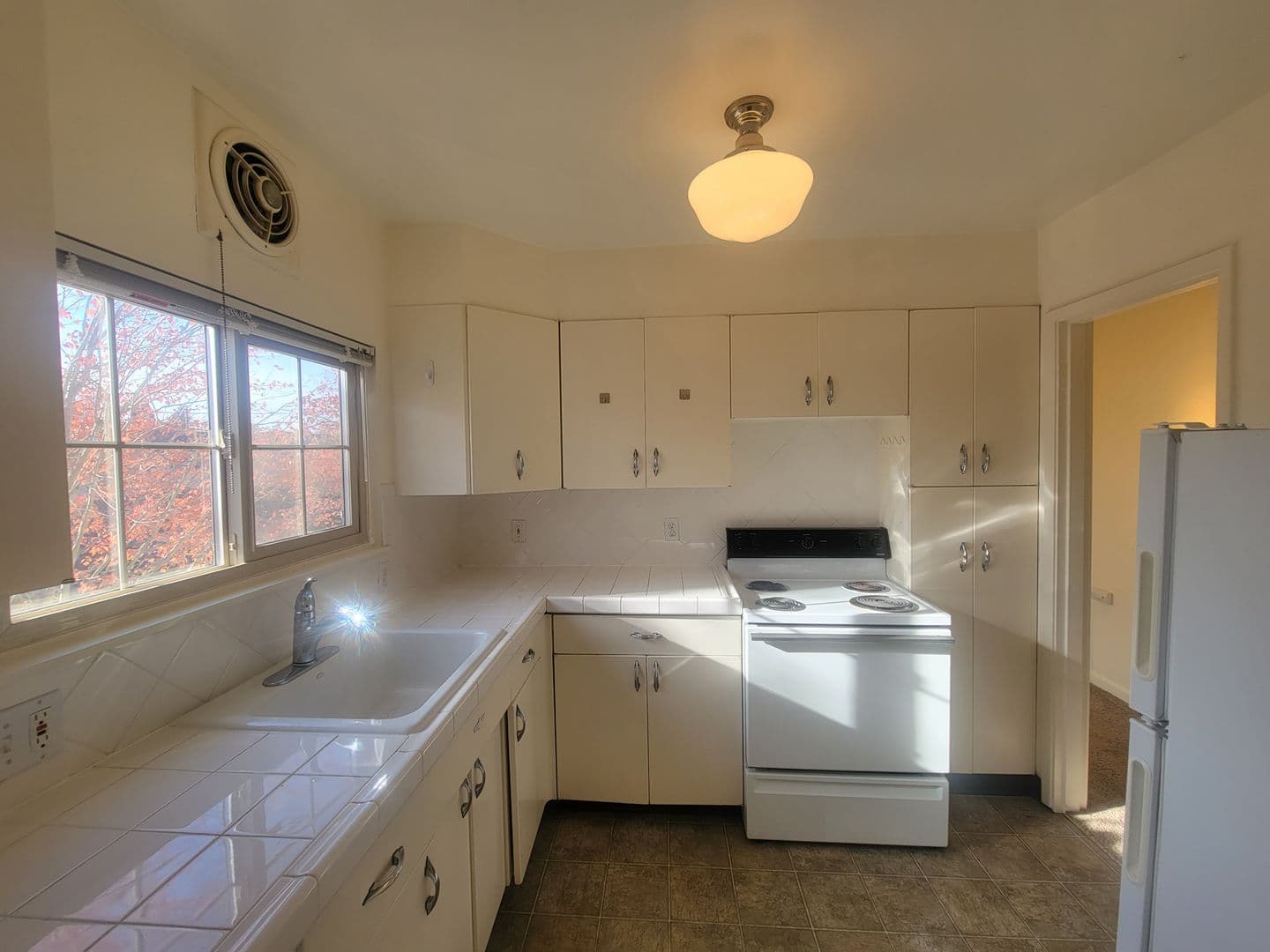 Portland Apartment: 815 SE 42nd Ave