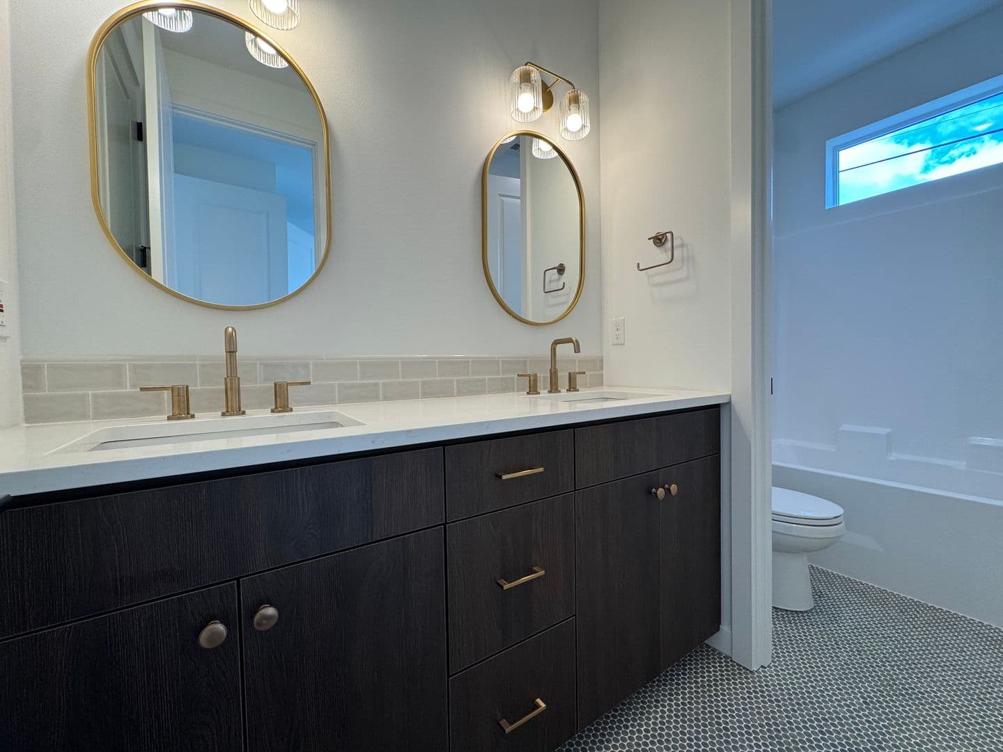 Portland Apartment: 11580 SW 47th Ave.