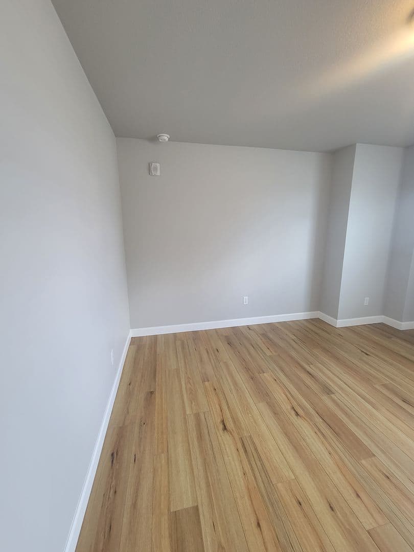 Portland Apartment: 424 NE Stafford St
