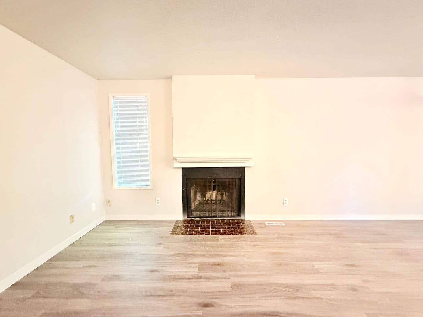 Lake Oswego Apartment: 6951-6957 Montauk Circle