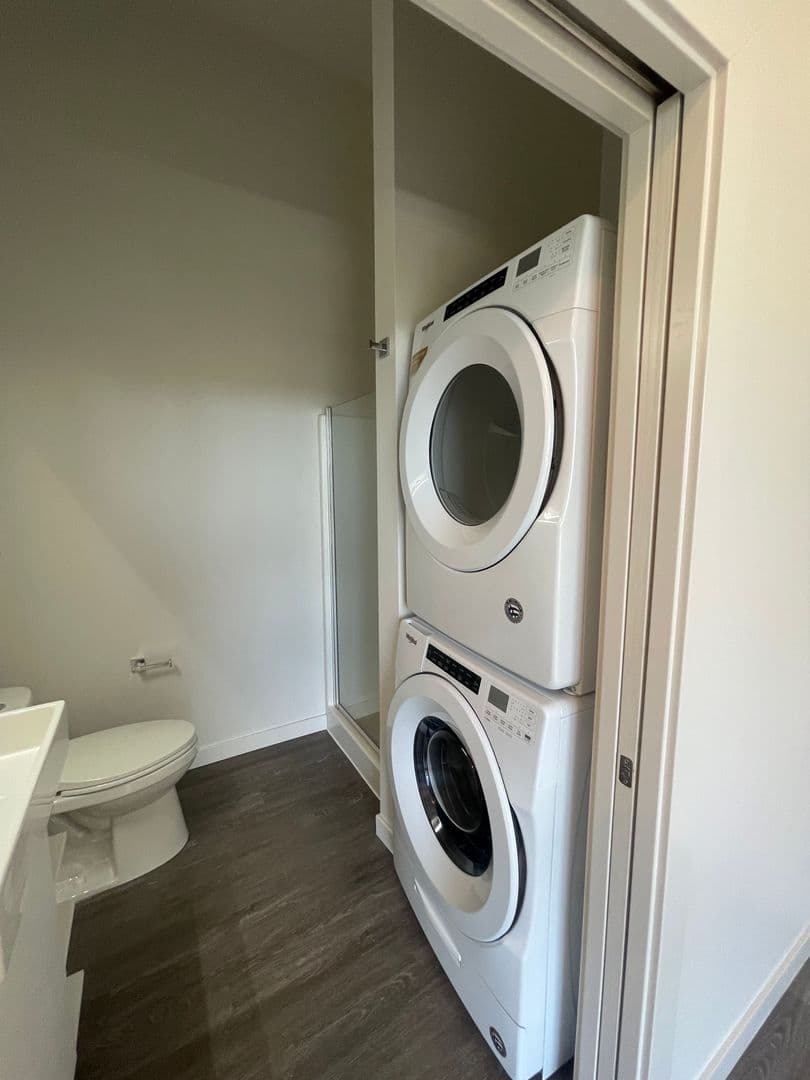 Portland Apartment: 1525 N Webster St.