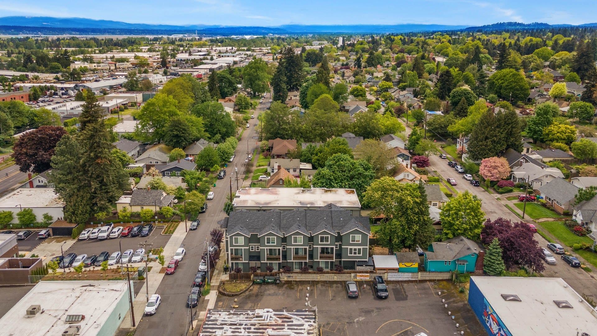 Portland Apartment: 424 NE Stafford St