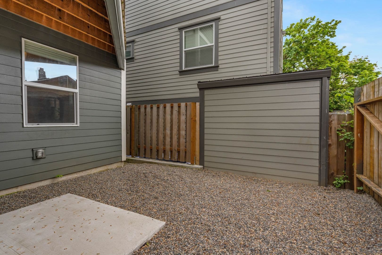 Portland Apartment: 424 NE Stafford St