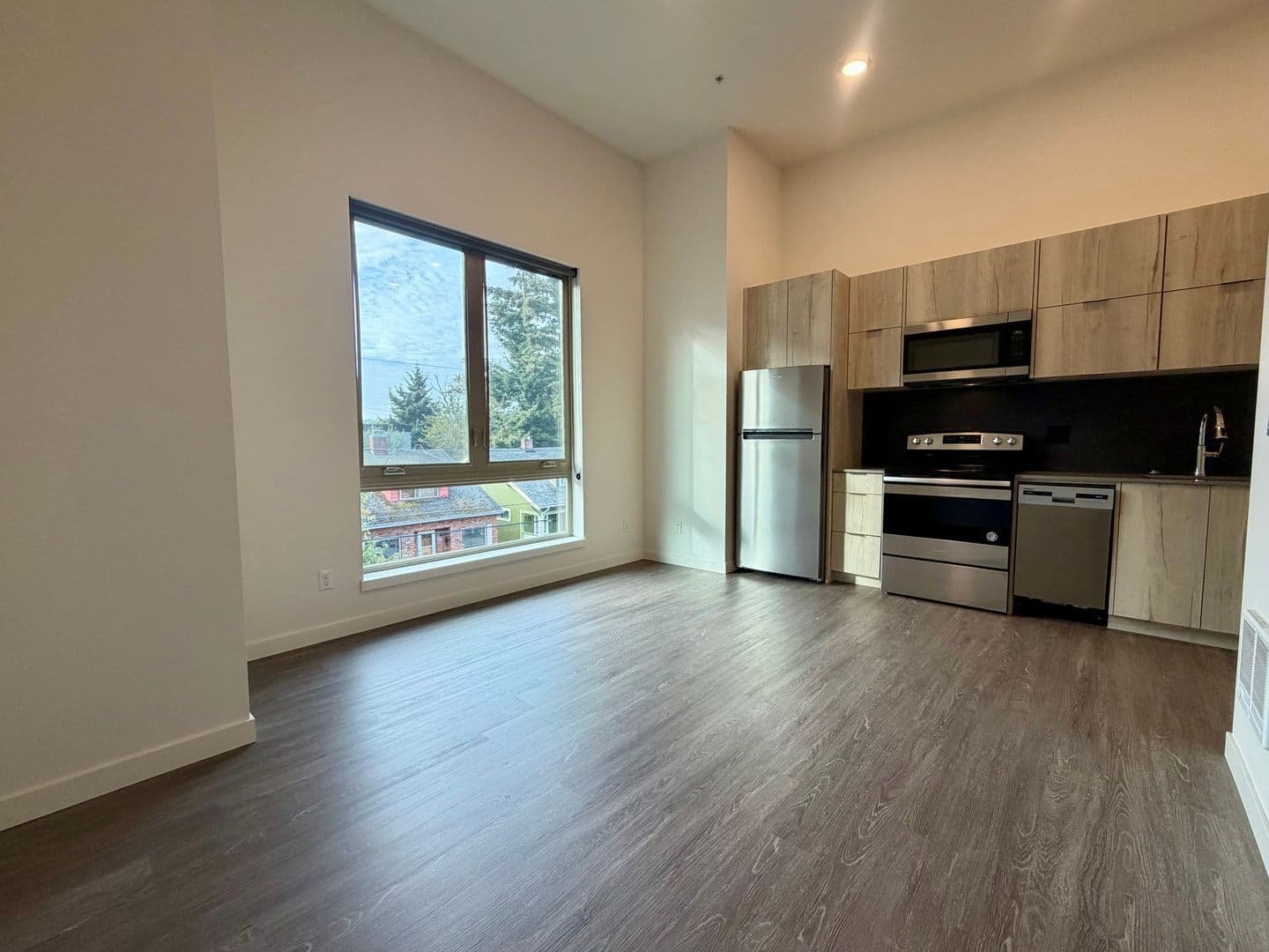 Portland Apartment: 1525 N Webster St.