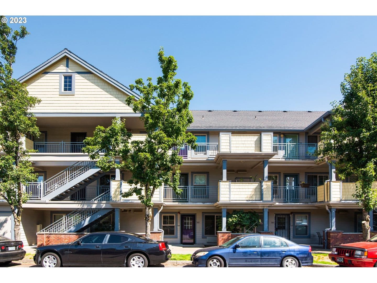Portland House: 9817 NE Irving St. #216