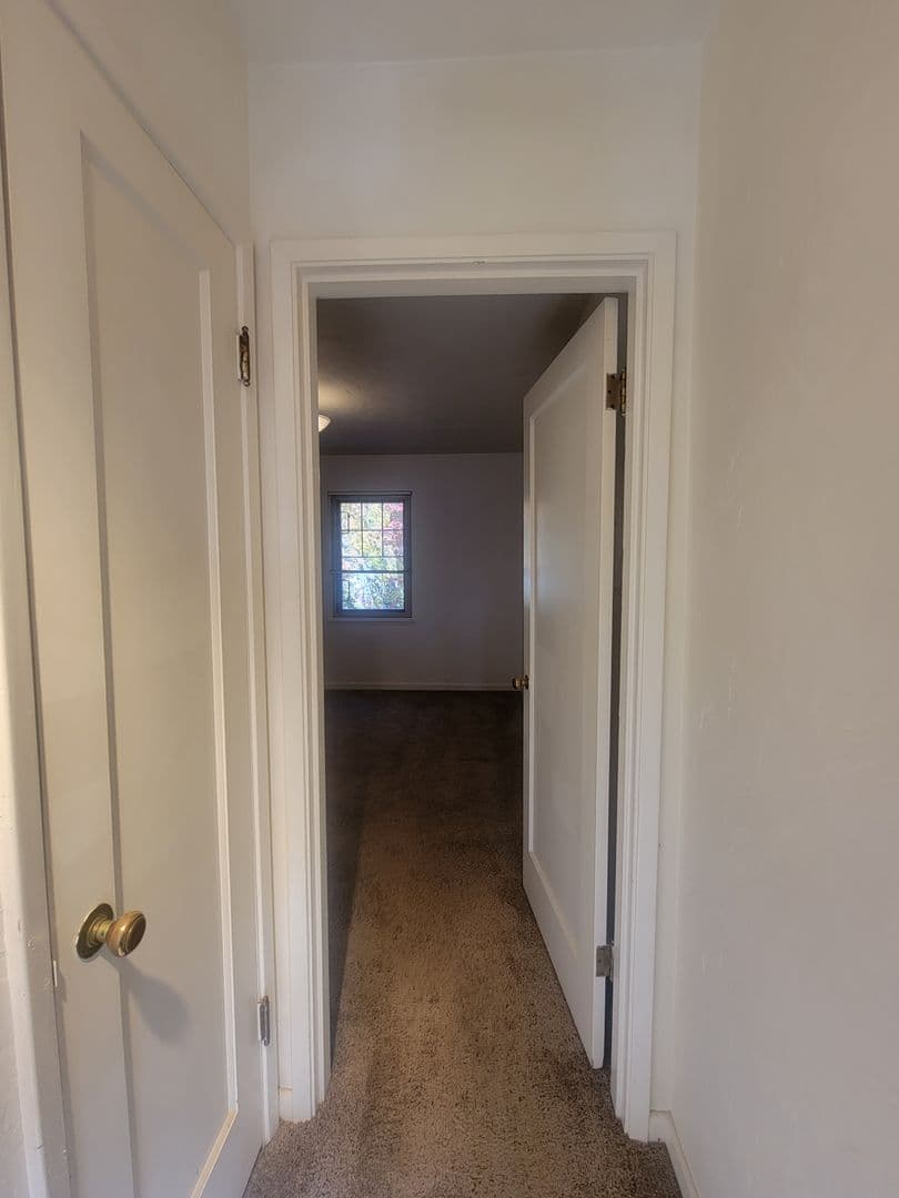 Portland Apartment: 815 SE 42nd Ave
