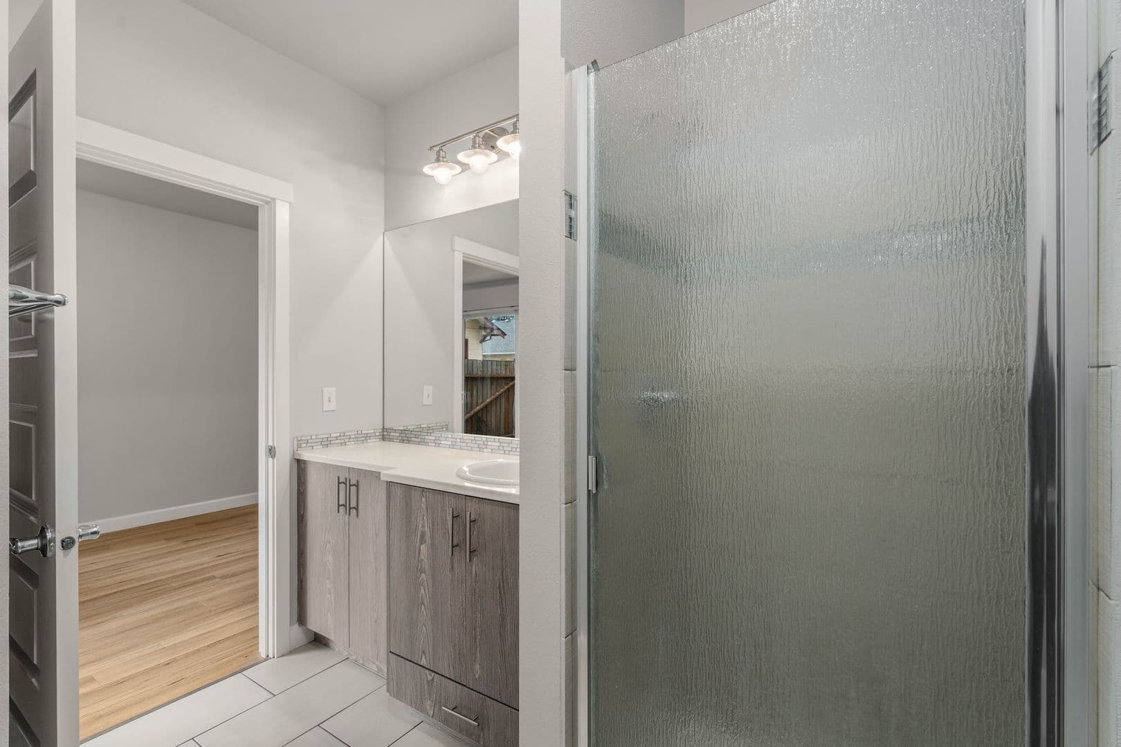 Portland Apartment: 424 NE Stafford St