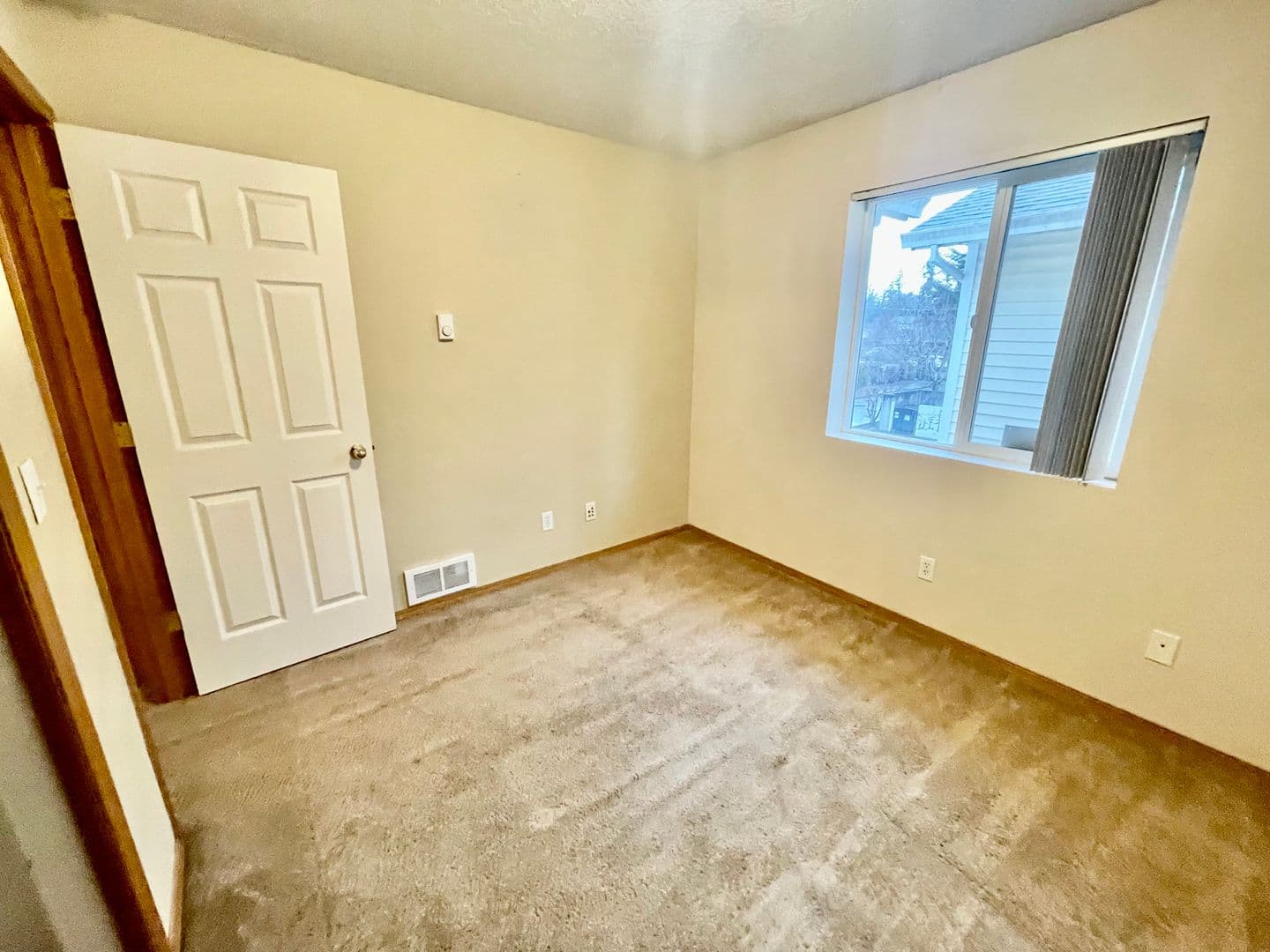 Portland Apartment: 3410-3414 SE 143rd Ave
