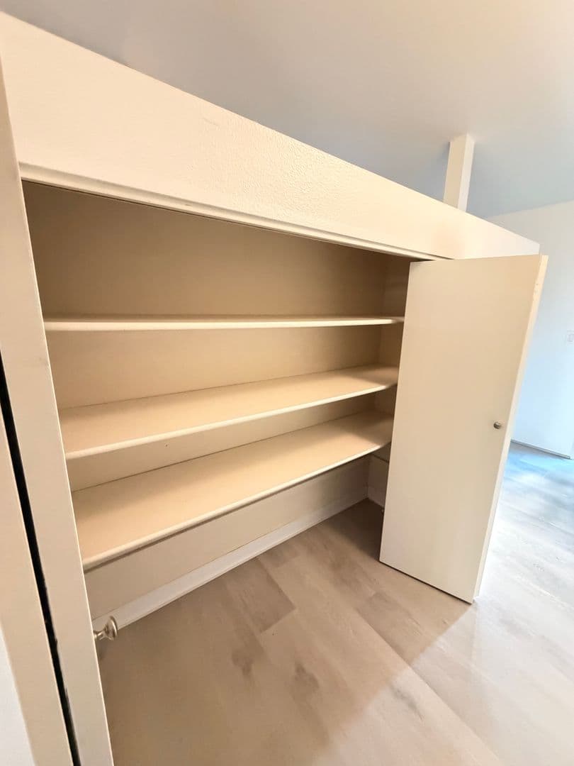 Lake Oswego Apartment: 6951-6957 Montauk Circle