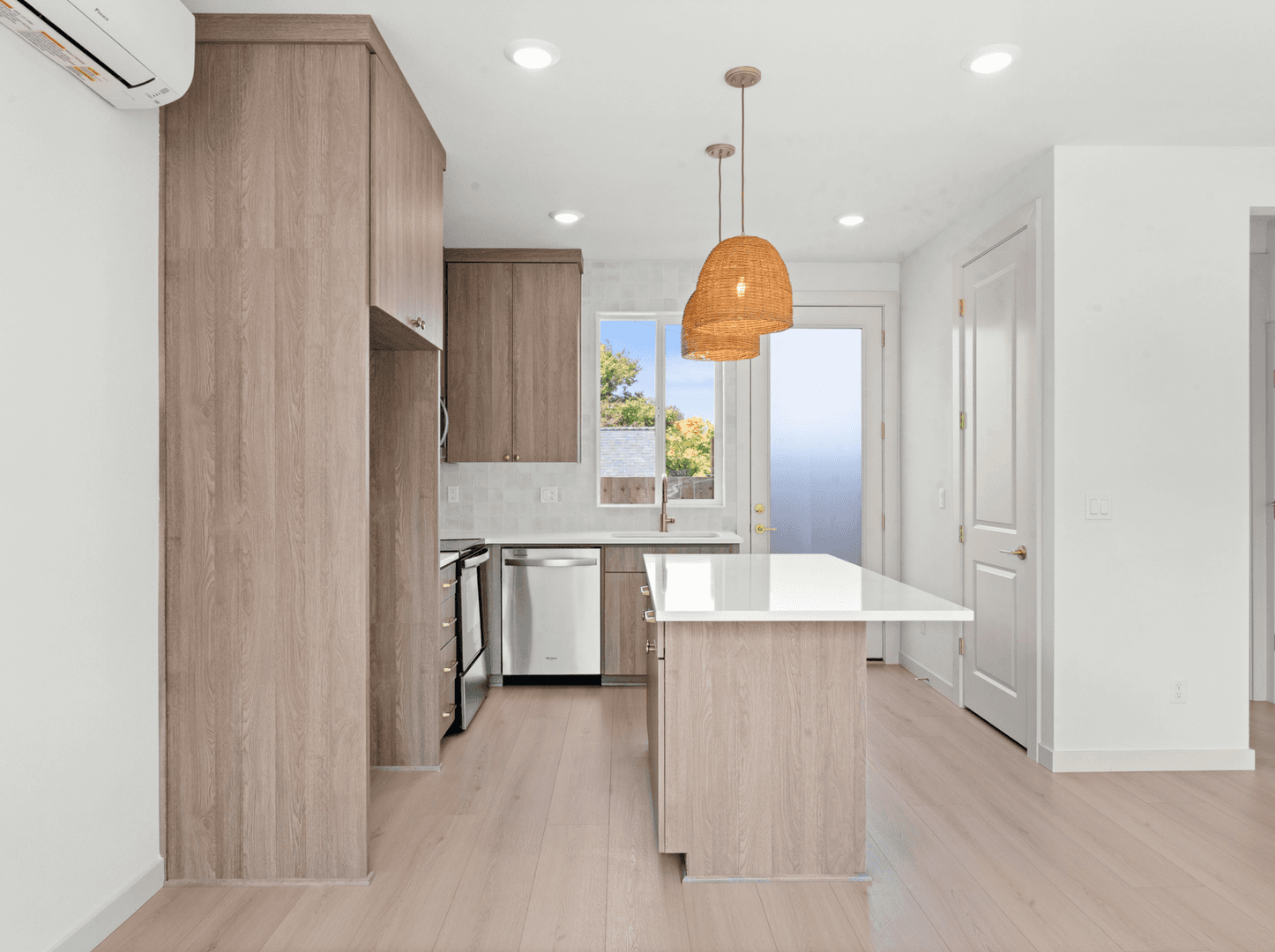Portland Apartment: 5131-5135 SE Morrison St.