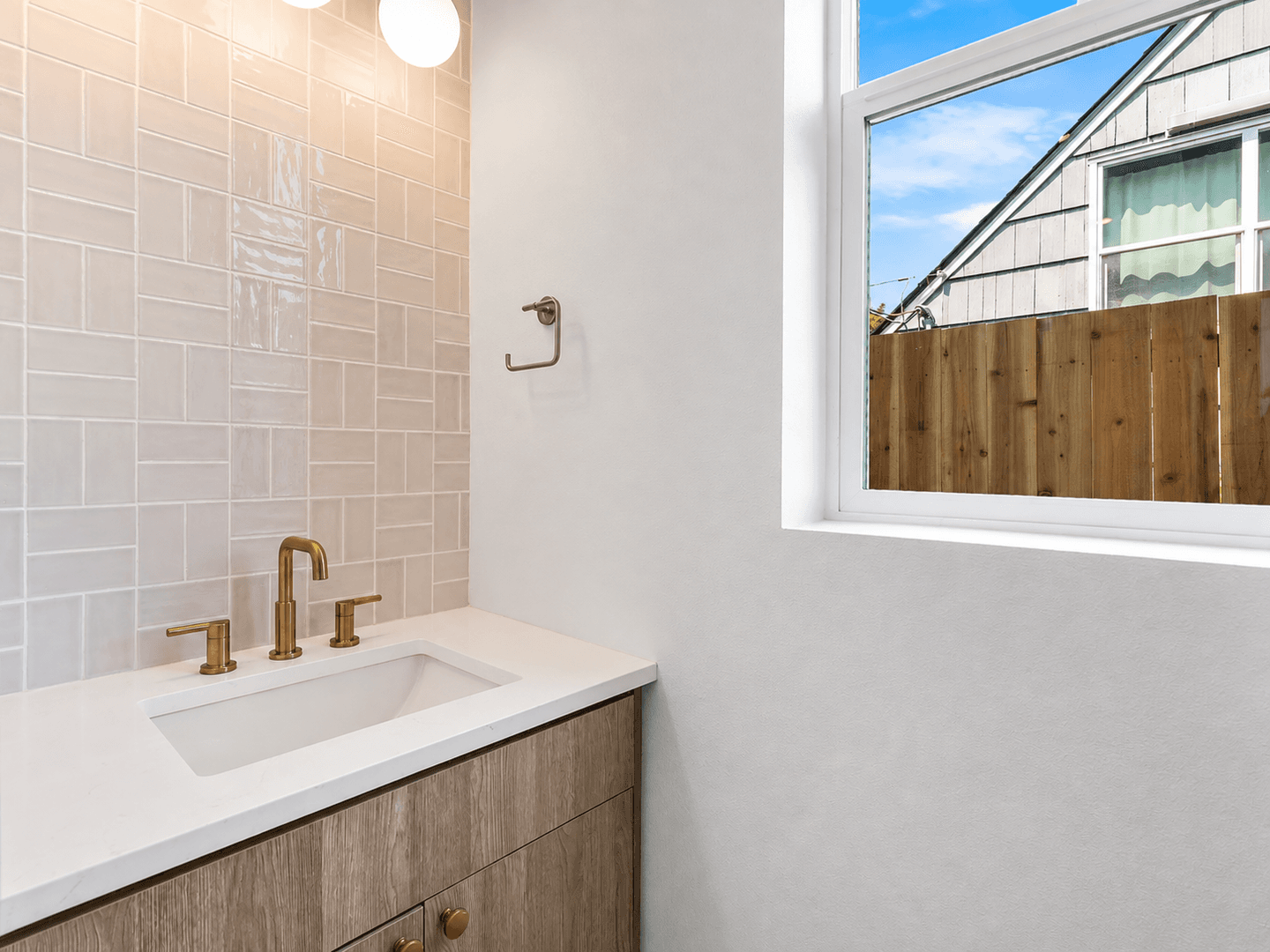 Portland Apartment: 5131-5135 SE Morrison St.