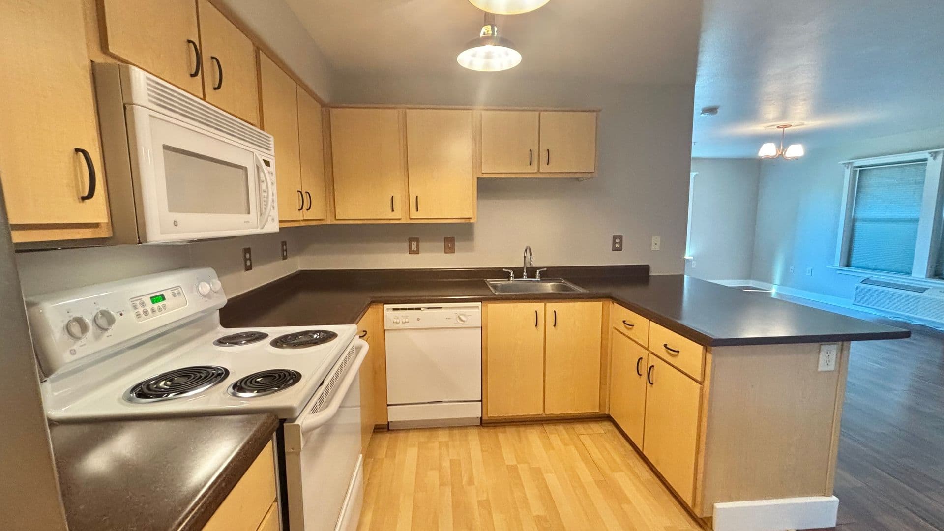 Portland House: 9817 NE Irving St. #216