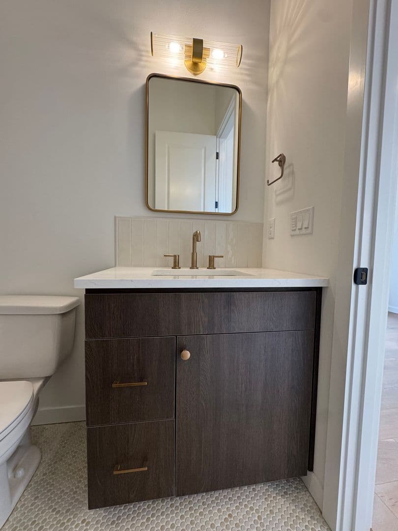 Portland Apartment: 11580 SW 47th Ave.