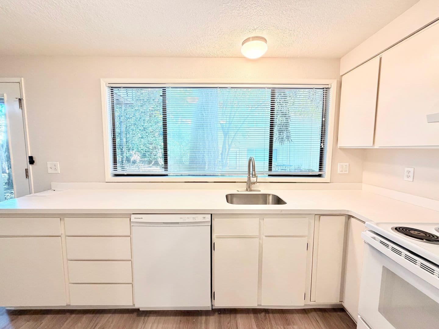 Lake Oswego Apartment: 6951-6957 Montauk Circle