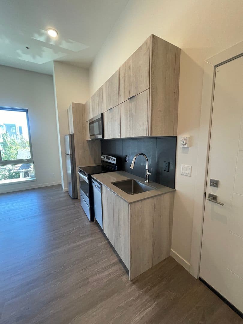 Portland Apartment: 1525 N Webster St.