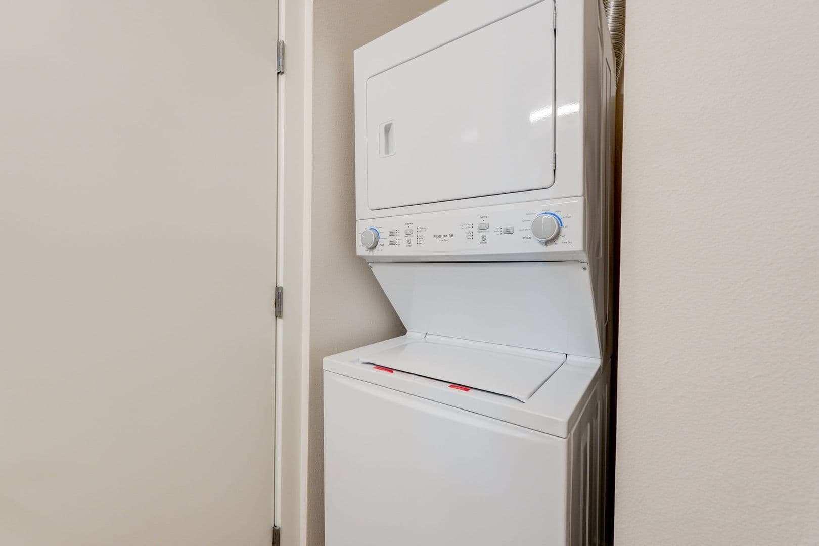 Portland Apartment: 4738 SE Belmont St