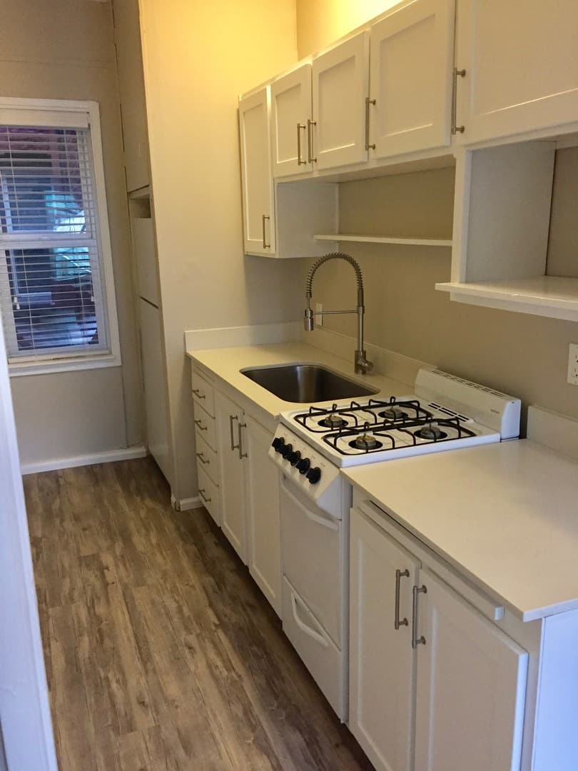 Portland Apartment: 1942 NW Pettygrove St.