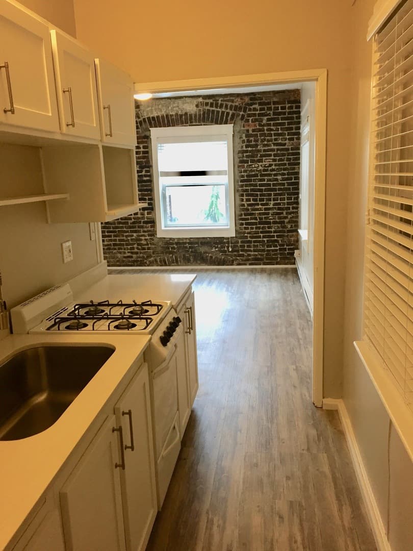 Portland Apartment: 1942 NW Pettygrove St.