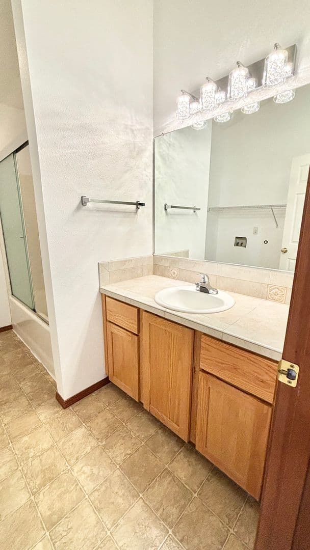 Portland Apartment: 512-528 S. Nebraska St.