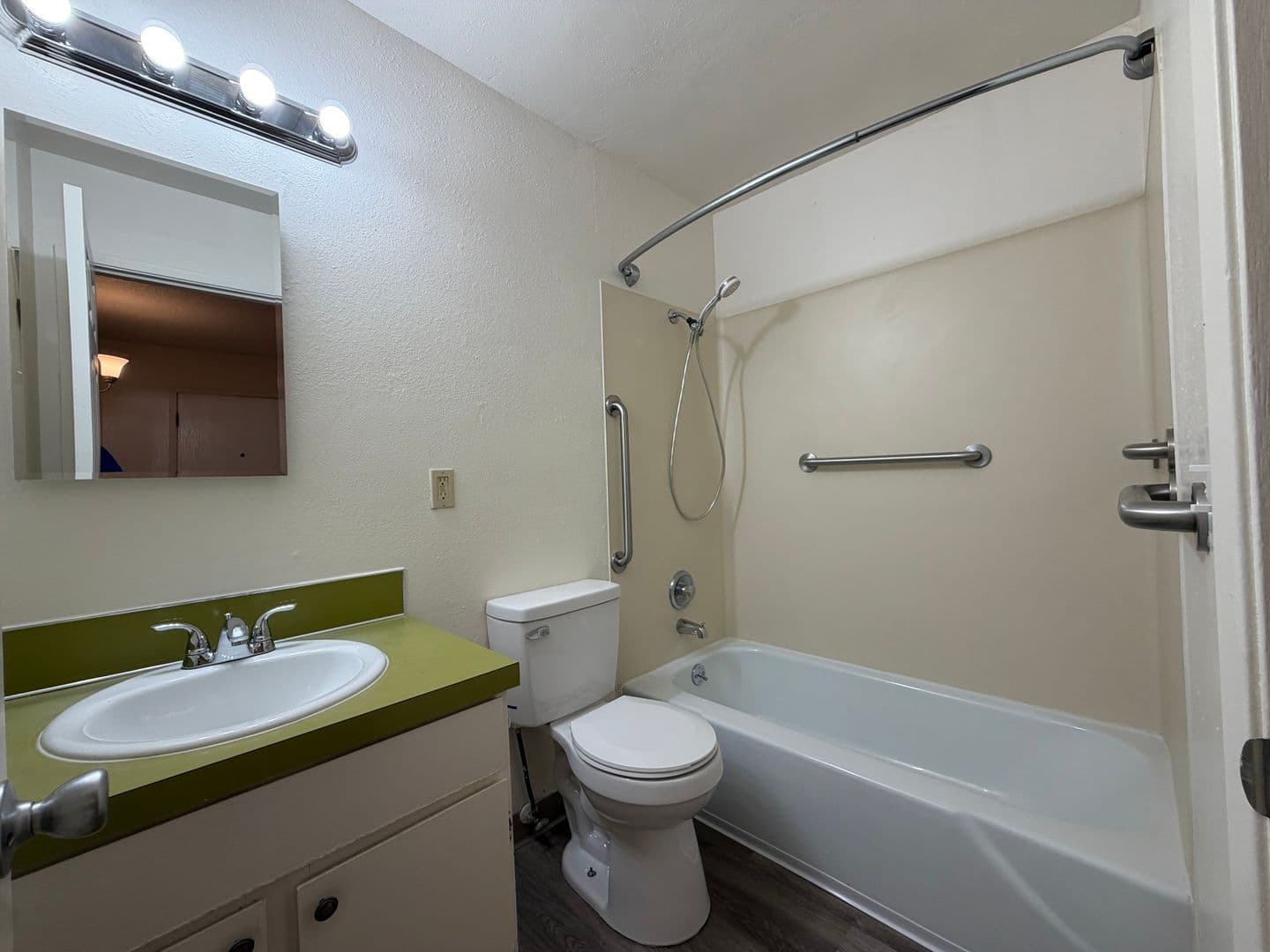 Portland Apartment: 8924-8934 SW 30th Ave.