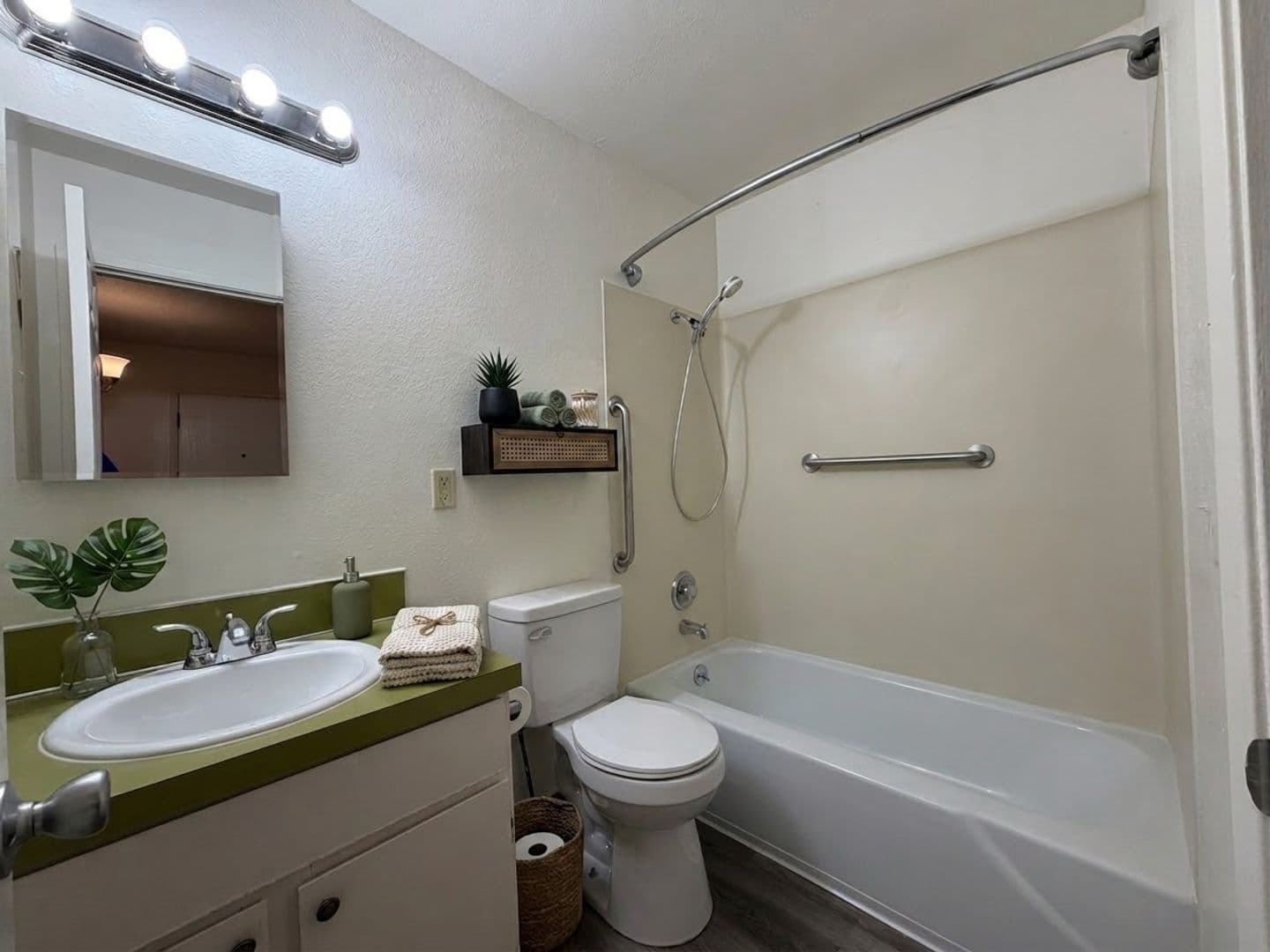 Portland Apartment: 8924-8934 SW 30th Ave.