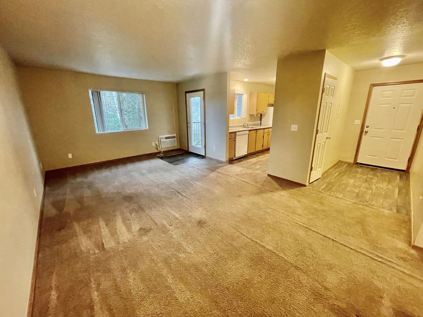 Portland Apartment: 3410-3414 SE 143rd Ave