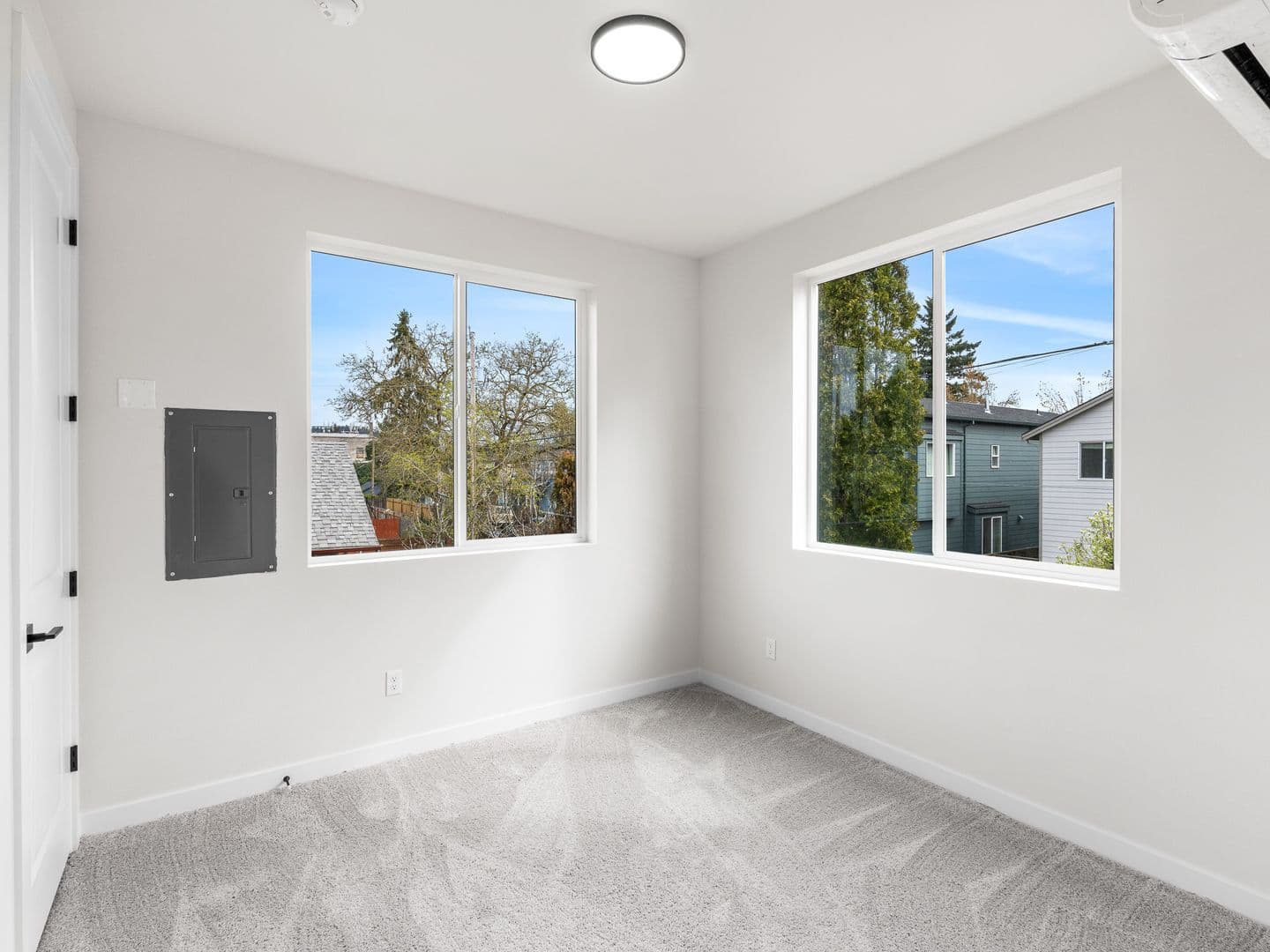 Portland Apartment: 4822 SE 62nd Ave.