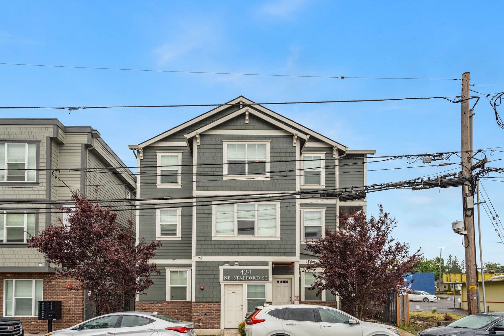 Portland Apartment: 424 NE Stafford St