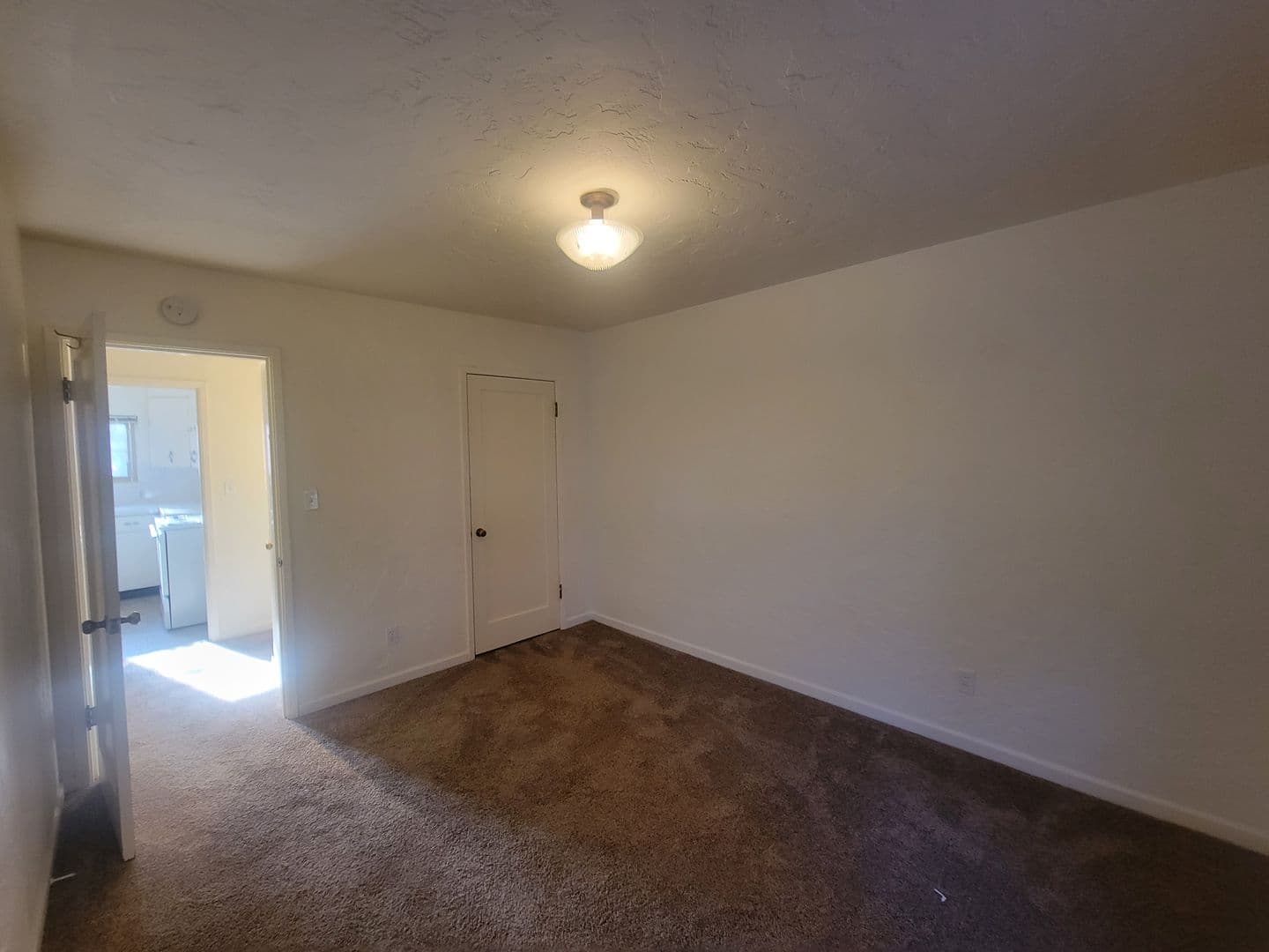 Portland Apartment: 815 SE 42nd Ave