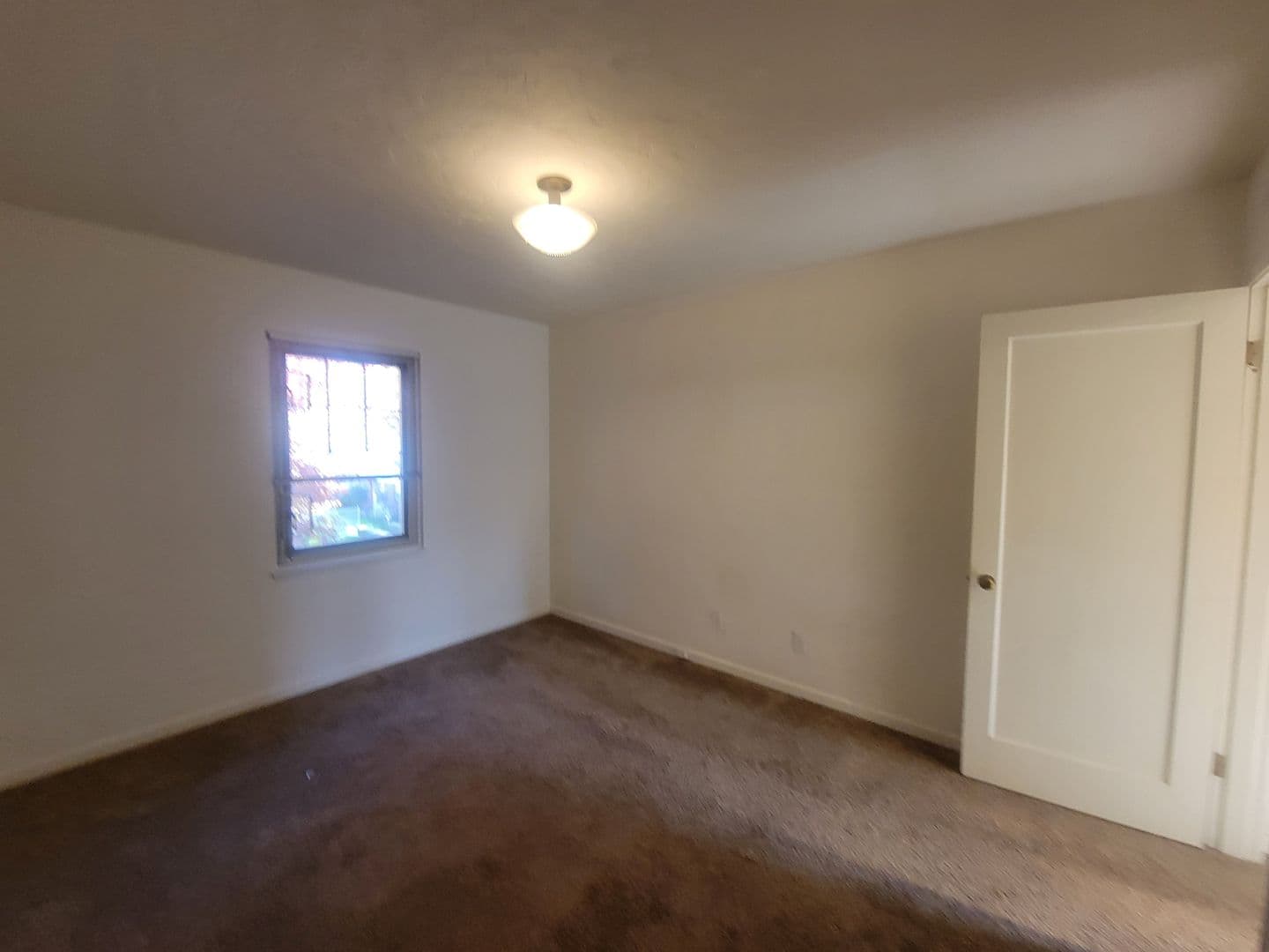 Portland Apartment: 815 SE 42nd Ave
