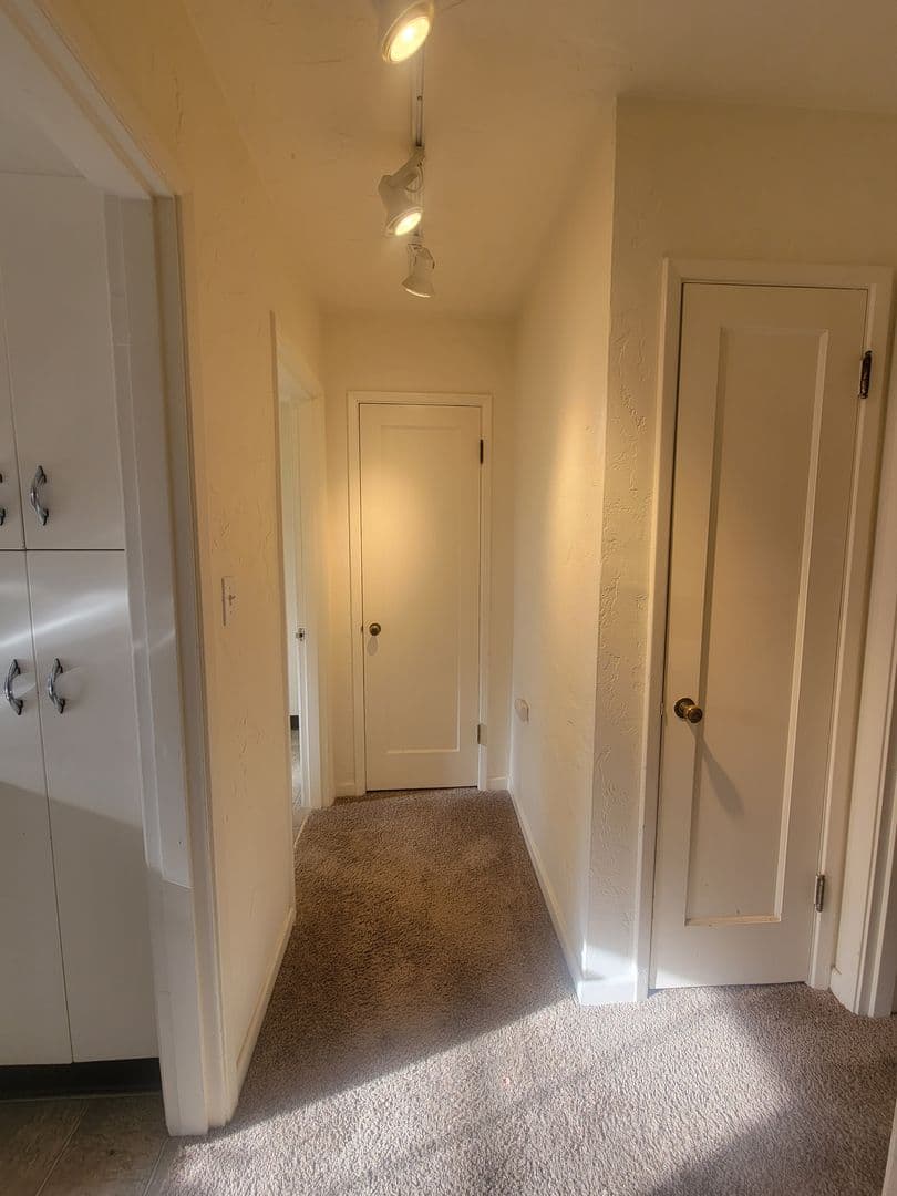 Portland Apartment: 815 SE 42nd Ave