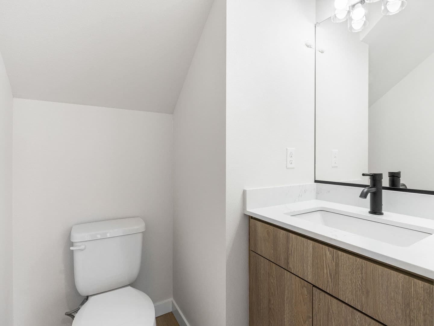 Portland Apartment: 4822 SE 62nd Ave.