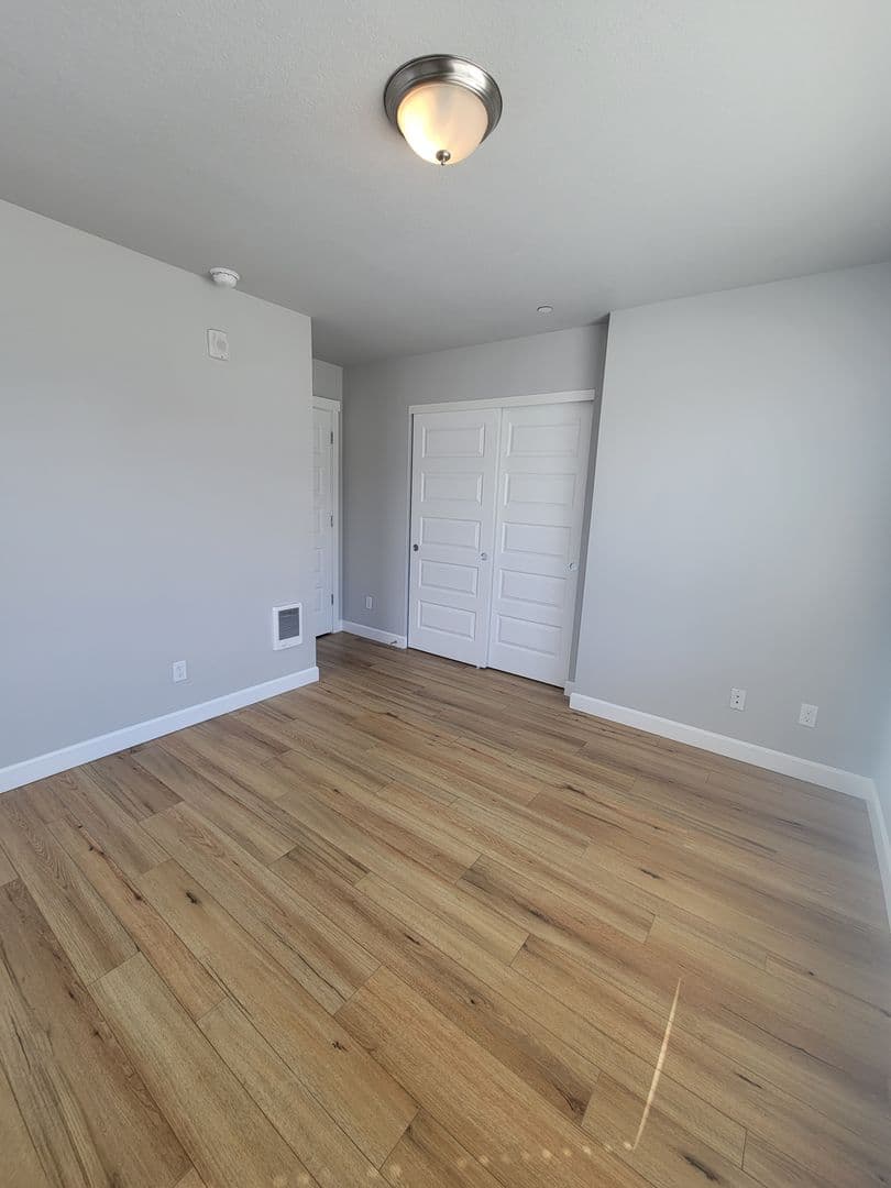 Portland Apartment: 424 NE Stafford St