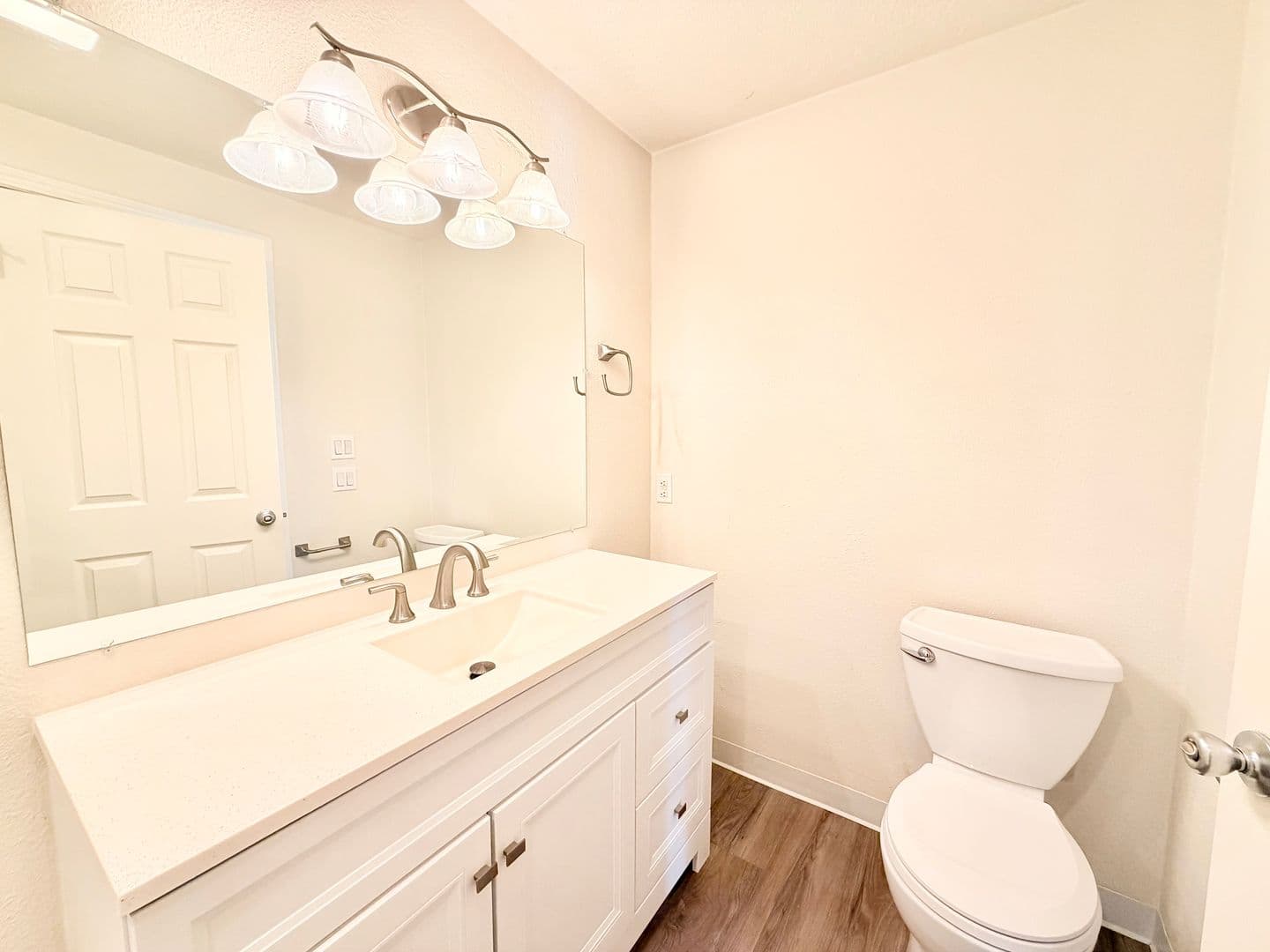 Lake Oswego Apartment: 6951-6957 Montauk Circle