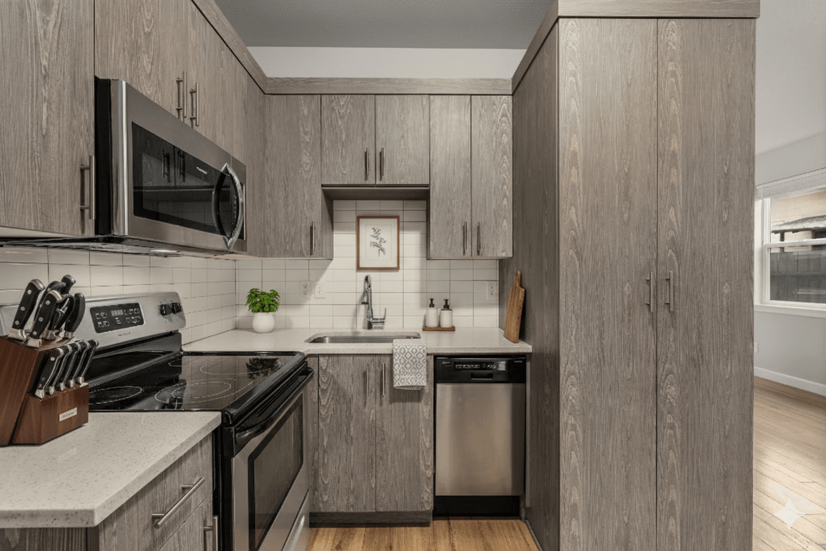 Portland Apartment: 424 NE Stafford St