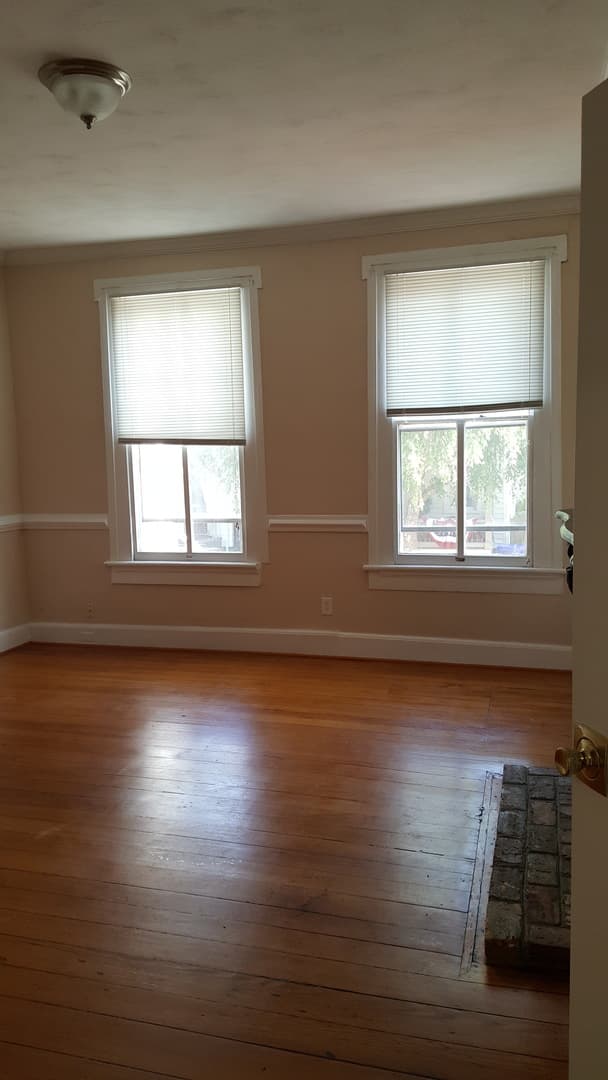 Portsmouth Apartment: 414 London Street