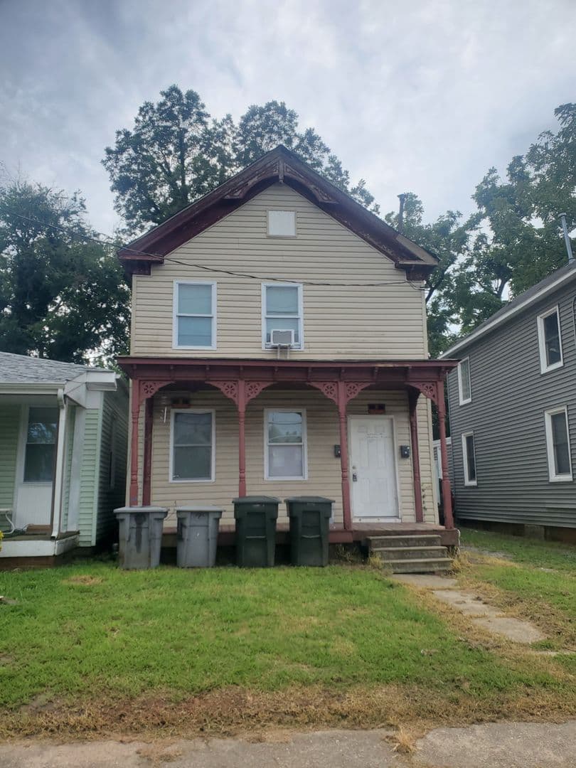 Hampton Apartment: 225 Lee St