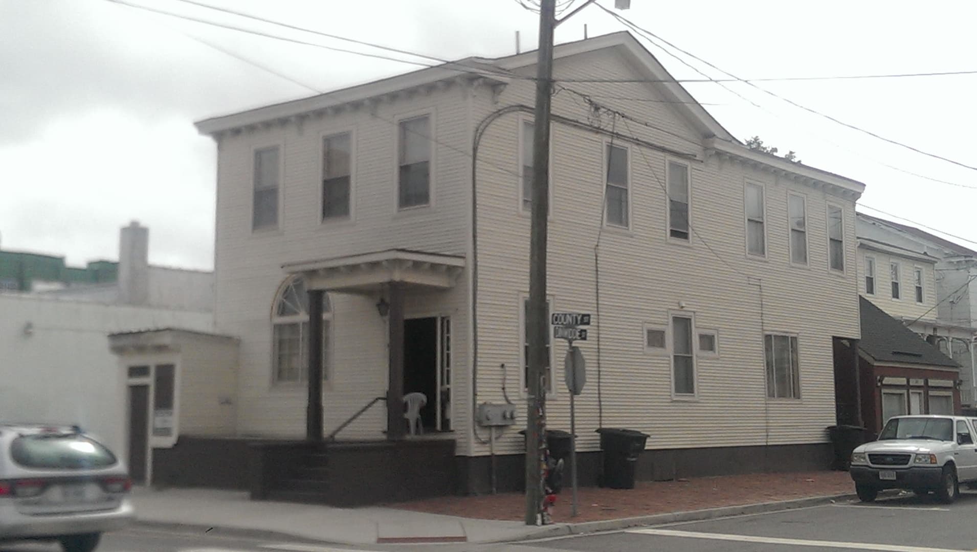 Portsmouth Apartment: 431 County St