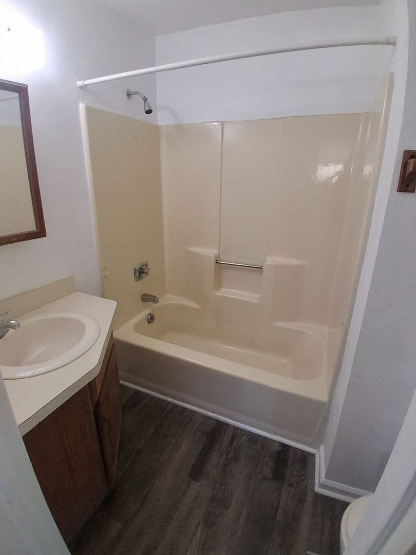 Portsmouth Apartment: 431 County St