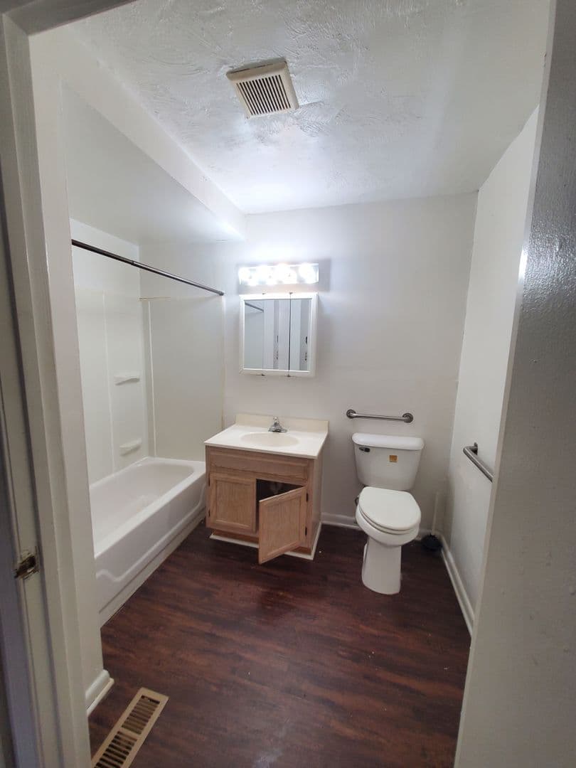 Norfolk Apartment: 9600 7th Bay St