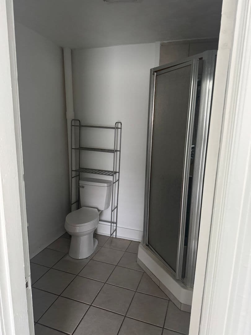 Hampton Apartment: 225 Lee St